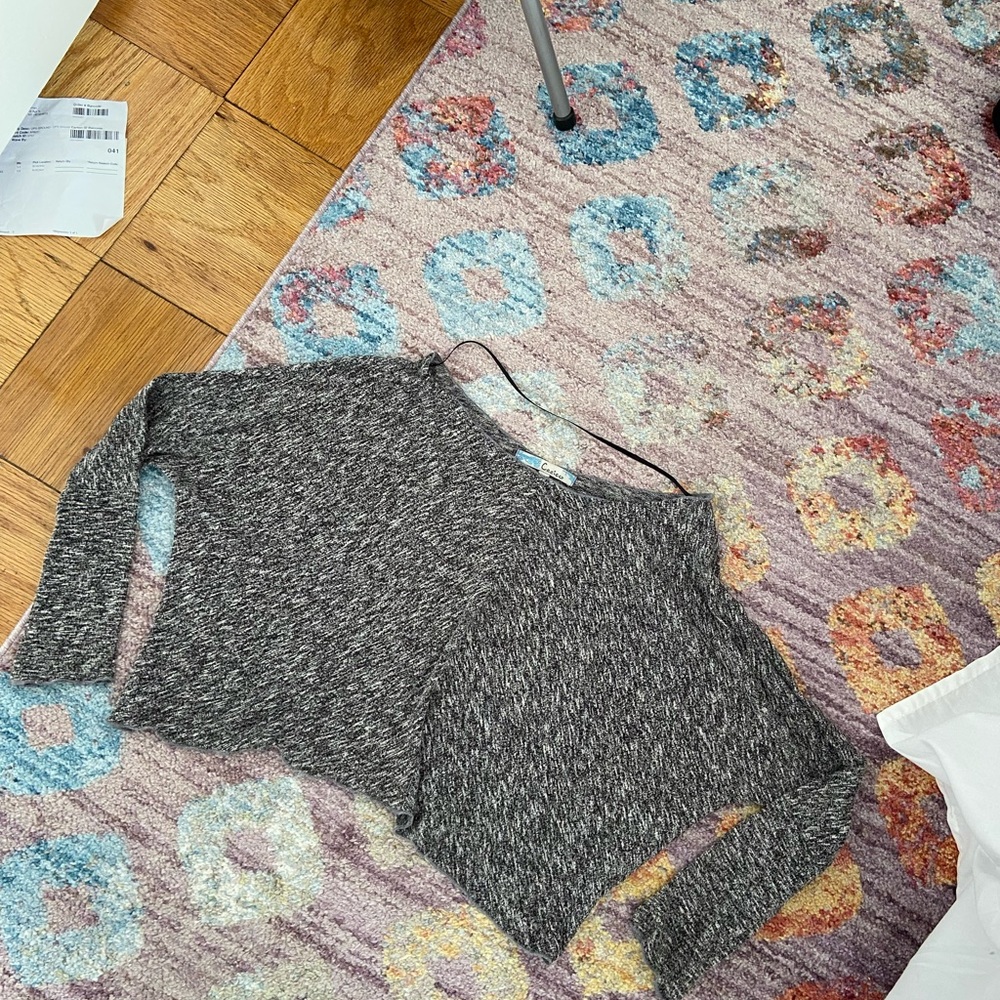Grey long sleeve cropped top